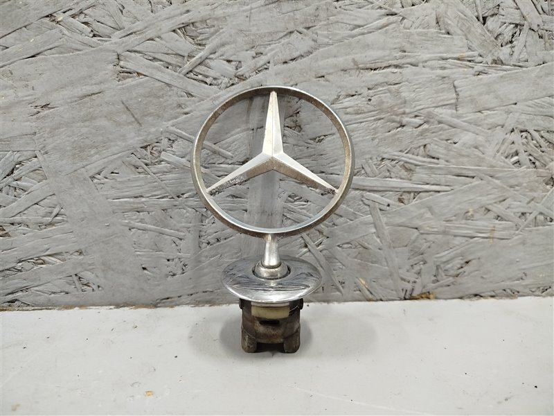 эмблема, 2710 рублей, Санкт-Петербург