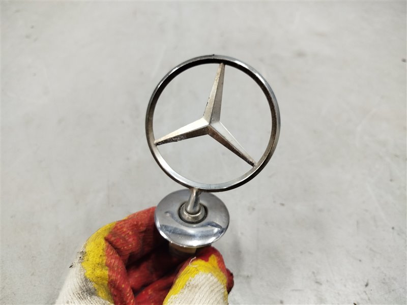 эмблема, 2710 рублей, Санкт-Петербург