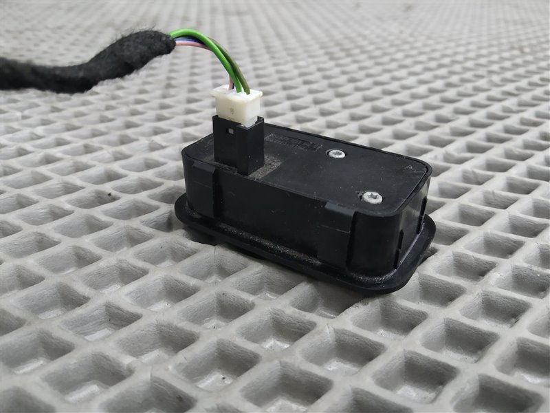 кнопка крышки багажника, 1800 рублей, Санкт-Петербург