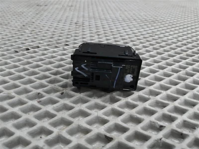 кнопка крышки багажника, 2500 рублей, Санкт-Петербург