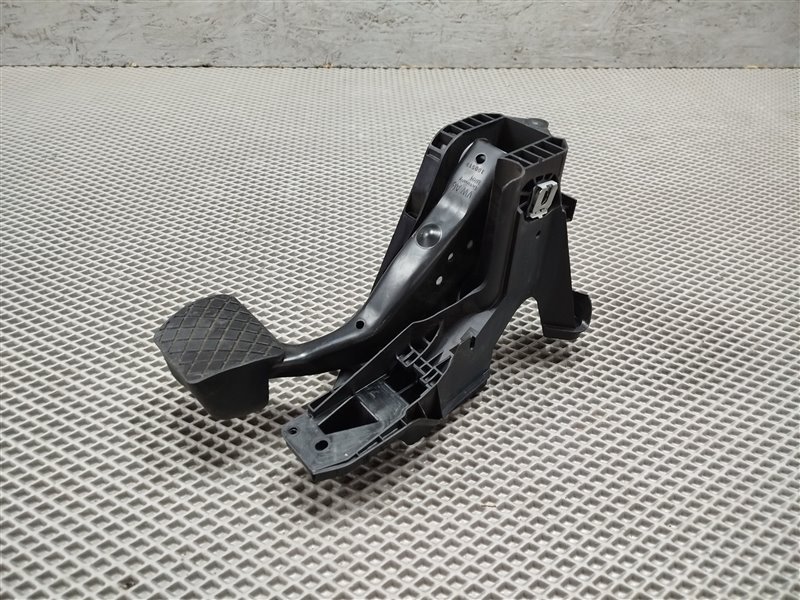 педаль тормоза, 2000 рублей, Санкт-Петербург