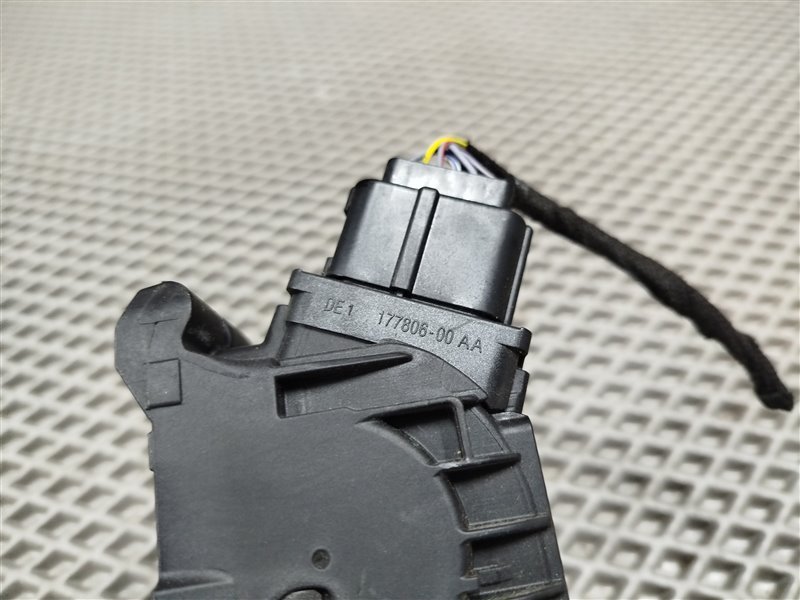 педаль газа, 1500 рублей, Санкт-Петербург