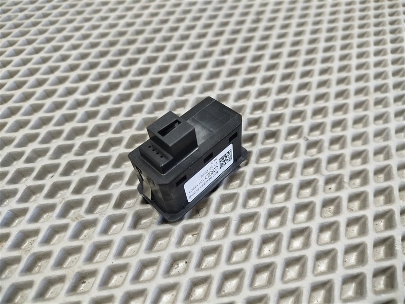 кнопка крышки багажника, 2000 рублей, Санкт-Петербург