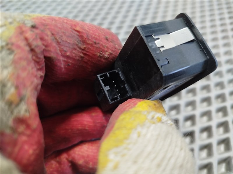 кнопка крышки багажника, 2000 рублей, Санкт-Петербург