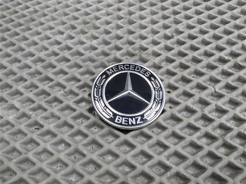 эмблема, 1900 рублей, Санкт-Петербург