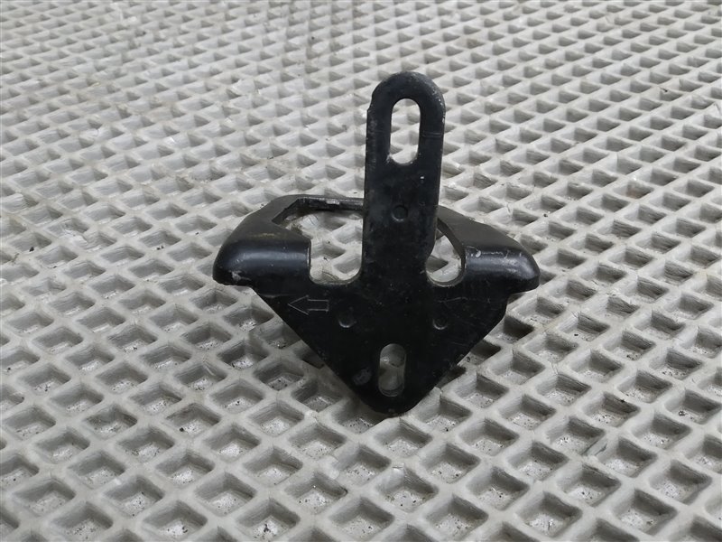 фиксатор капота, 1985 рублей, Санкт-Петербург