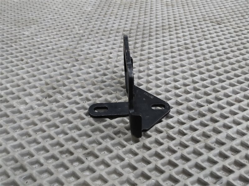 фиксатор капота, 1985 рублей, Санкт-Петербург