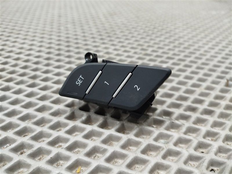 кнопка памяти сидений, 2500 рублей, Санкт-Петербург