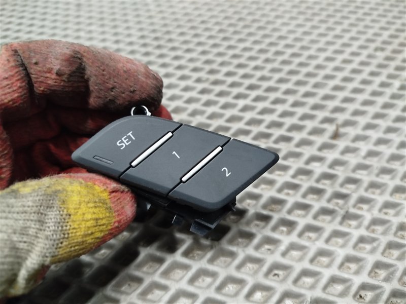 кнопка памяти сидений, 2500 рублей, Санкт-Петербург