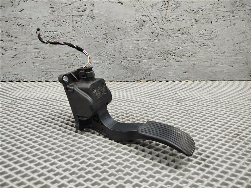 педаль газа, 2000 рублей, Санкт-Петербург