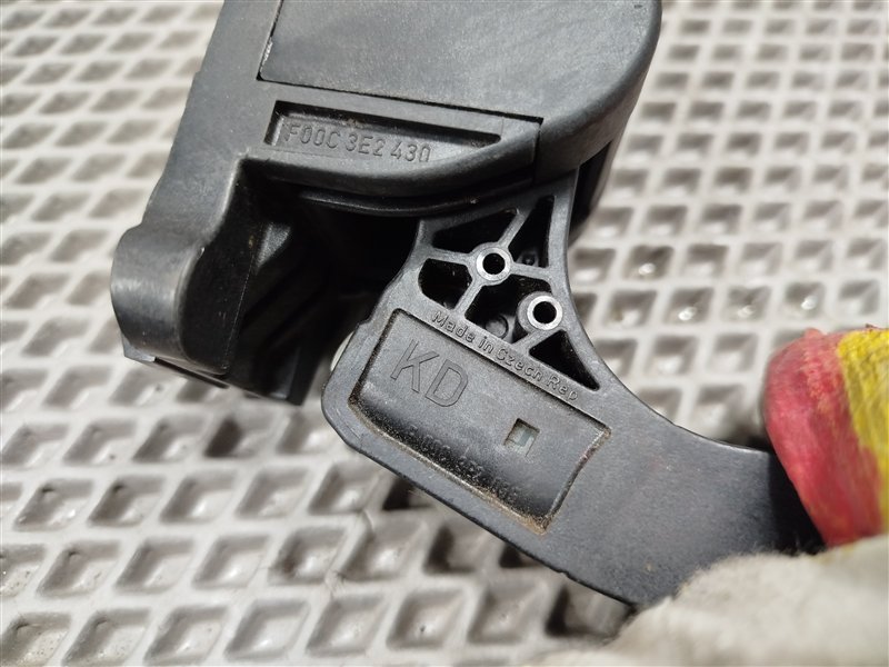 педаль газа, 2000 рублей, Санкт-Петербург