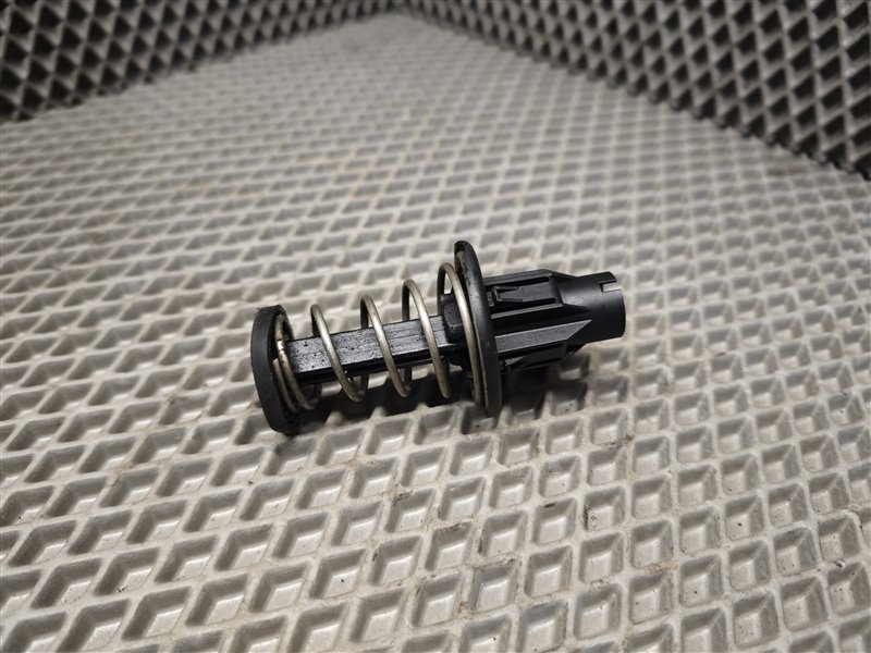 пружина капота, 1800 рублей, Санкт-Петербург