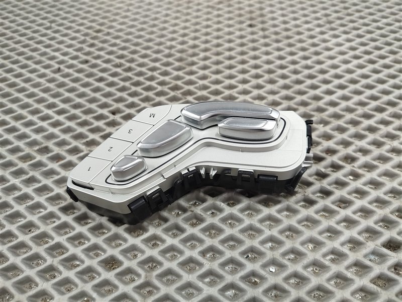 кнопки управления сиденьем, 5000 рублей, Санкт-Петербург