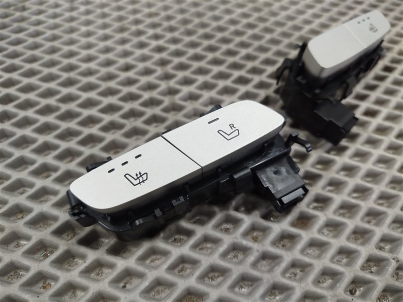 Кнопка подогрева сиденья, 3500 рублей, Санкт-Петербург