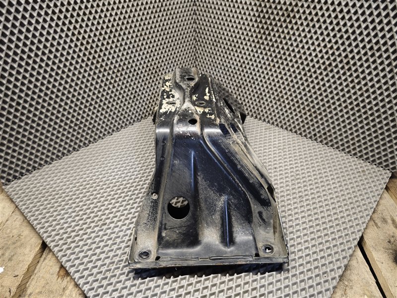 Кронштейн МКПП, 2000 рублей, Санкт-Петербург