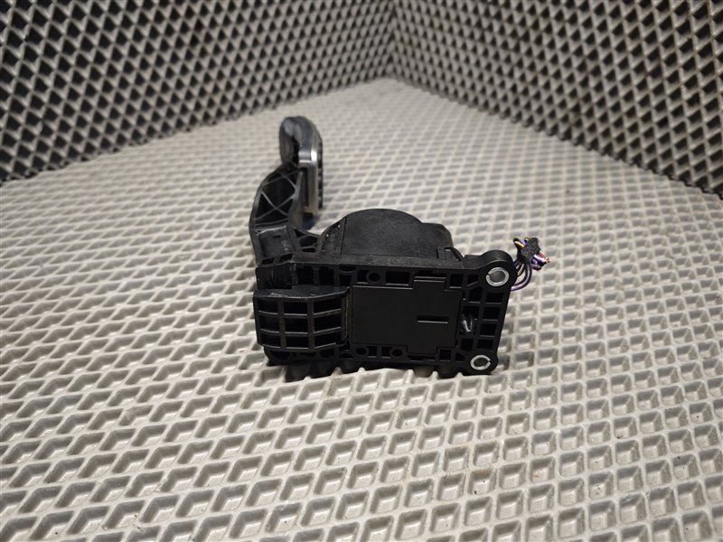 педаль газа, 10000 рублей, Санкт-Петербург