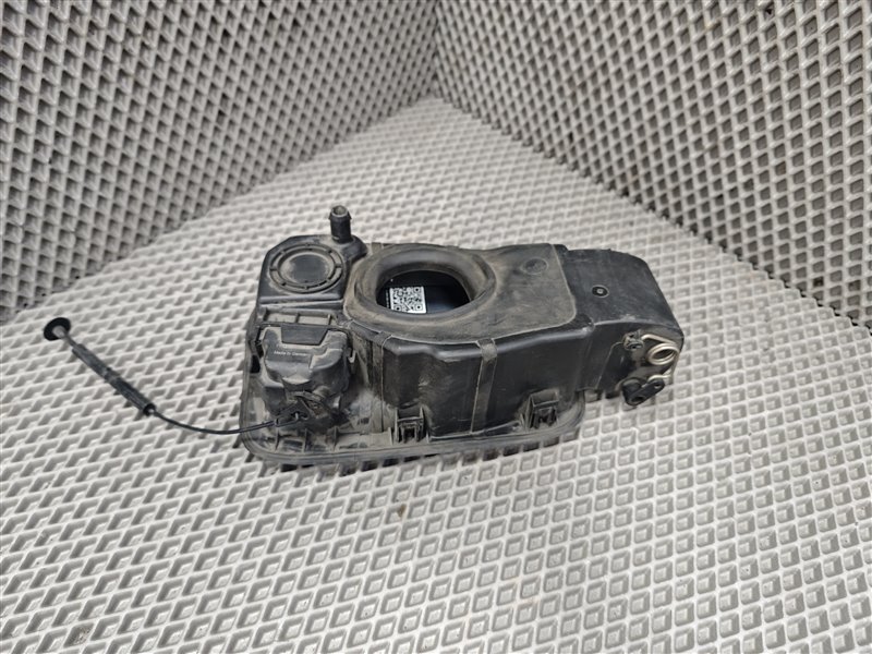 лючок бака, 2000 рублей, Санкт-Петербург