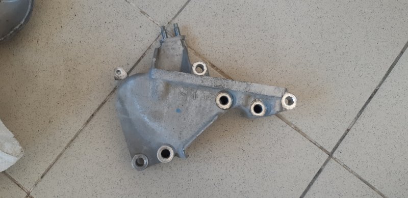 кронштейн, 400 рублей, Екатеринбург