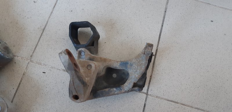 кронштейн, 400 рублей, Екатеринбург