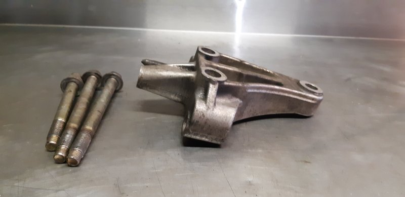 кронштейн двигателя, 400 рублей, Екатеринбург