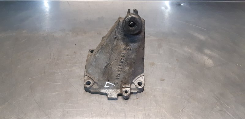 кронштейн двигателя, 400 рублей, Екатеринбург