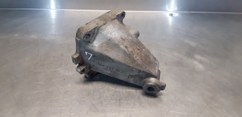 кронштейн двигателя, 400 рублей, Екатеринбург