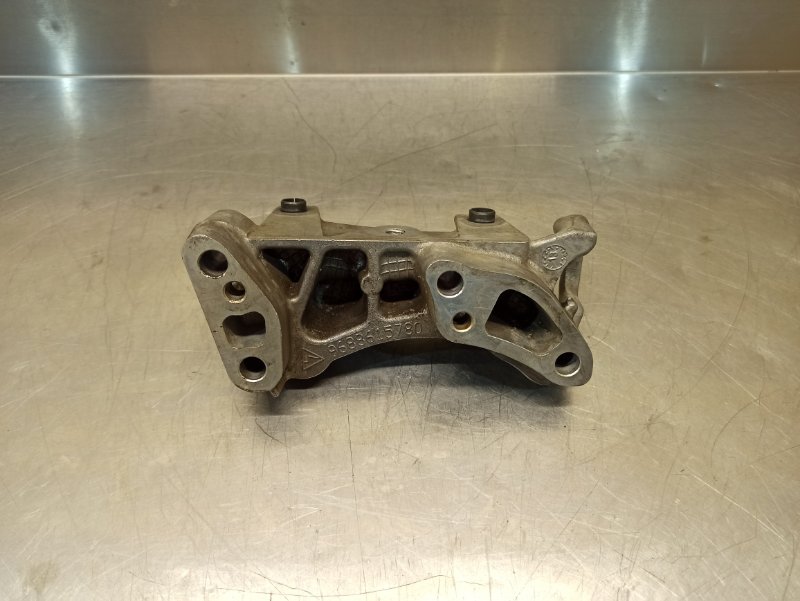 кронштейн двигателя, 400 рублей, Екатеринбург