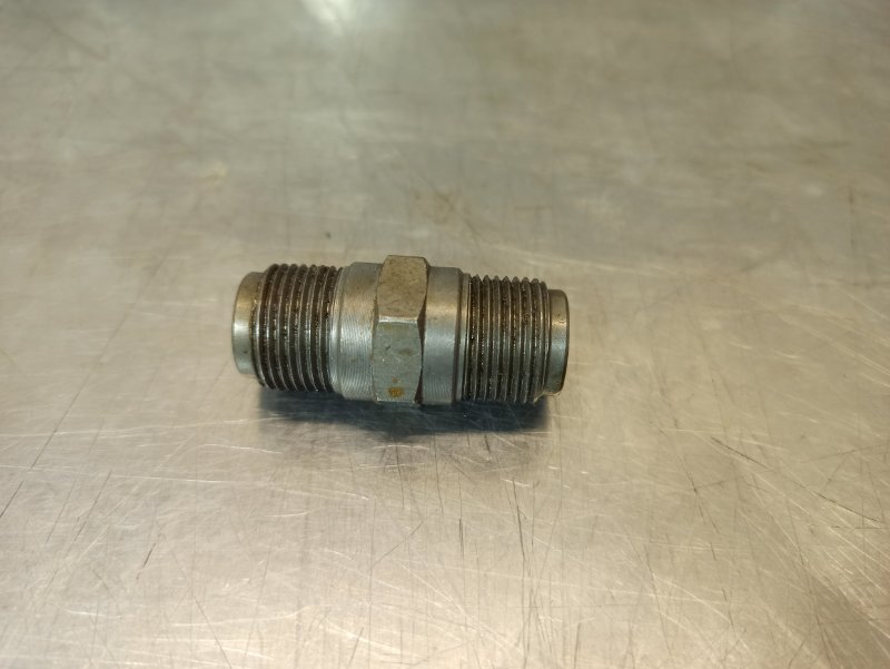 Болт крепления масляного фильтра, 500 рублей, Екатеринбург