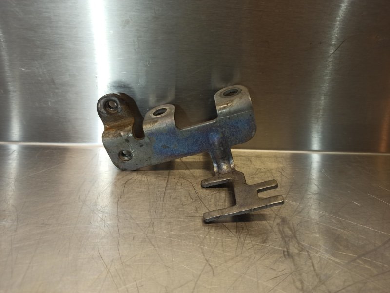 кронштейн впускного коллектора, 400 рублей, Екатеринбург