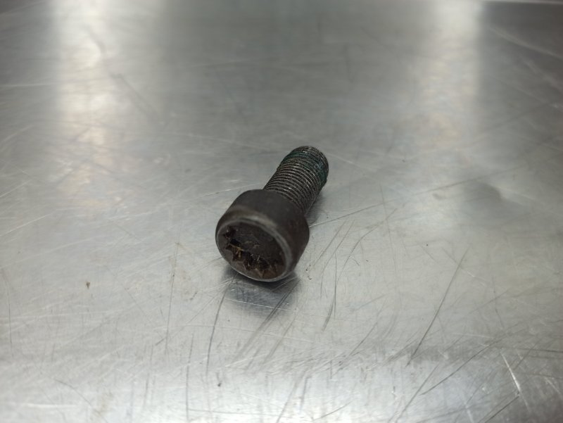 болт маховика, 400 рублей, Екатеринбург