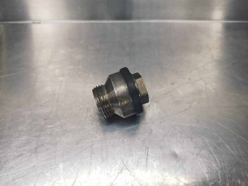 Болт масляного фильтра, 400 рублей, Екатеринбург