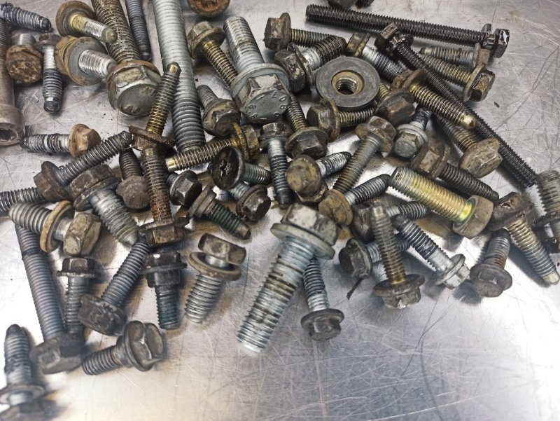 Комплект болтов двигателя, 1000 рублей, Екатеринбург