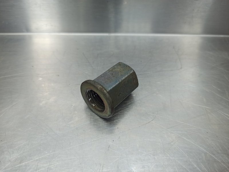 гайка, 400 рублей, Екатеринбург