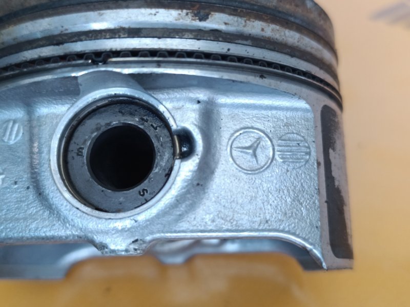 поршень, 2000 рублей, Екатеринбург