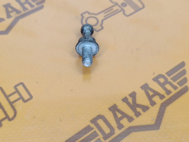 Крепление декоративной крышки ДВС, 500 рублей, Екатеринбург