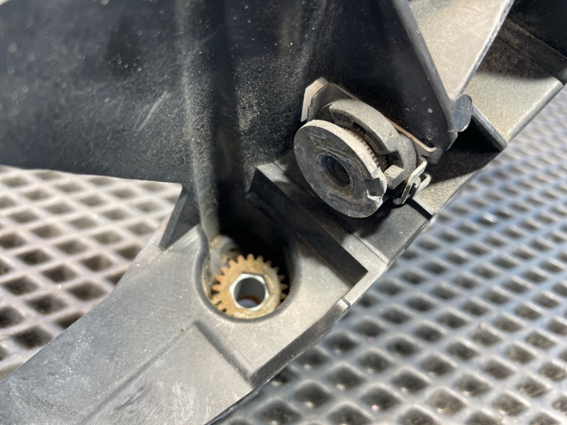 Кронштейн фар, 2000 рублей, Санкт-Петербург