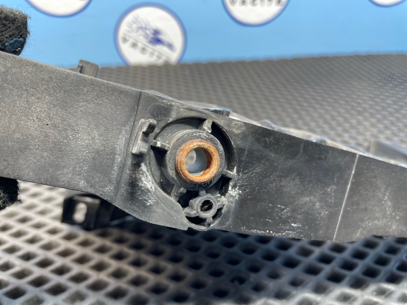 Кронштейн фар, 2000 рублей, Санкт-Петербург