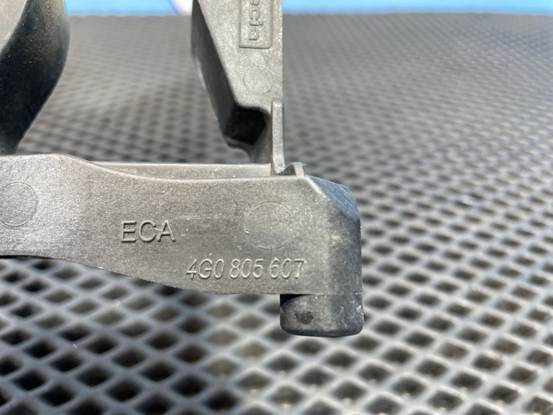 Кронштейн фар, 2000 рублей, Санкт-Петербург