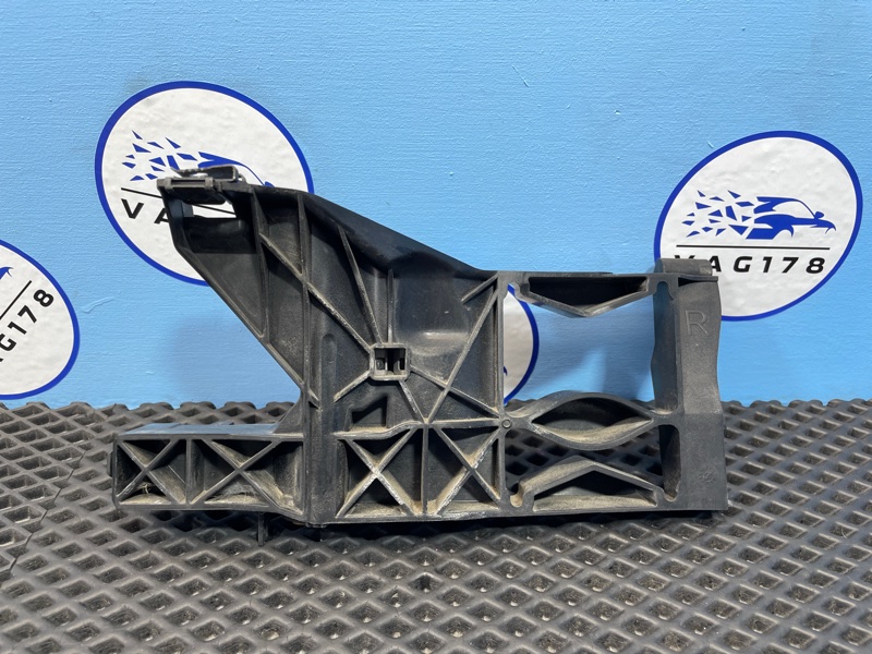 Кронштейн фар, 2000 рублей, Санкт-Петербург