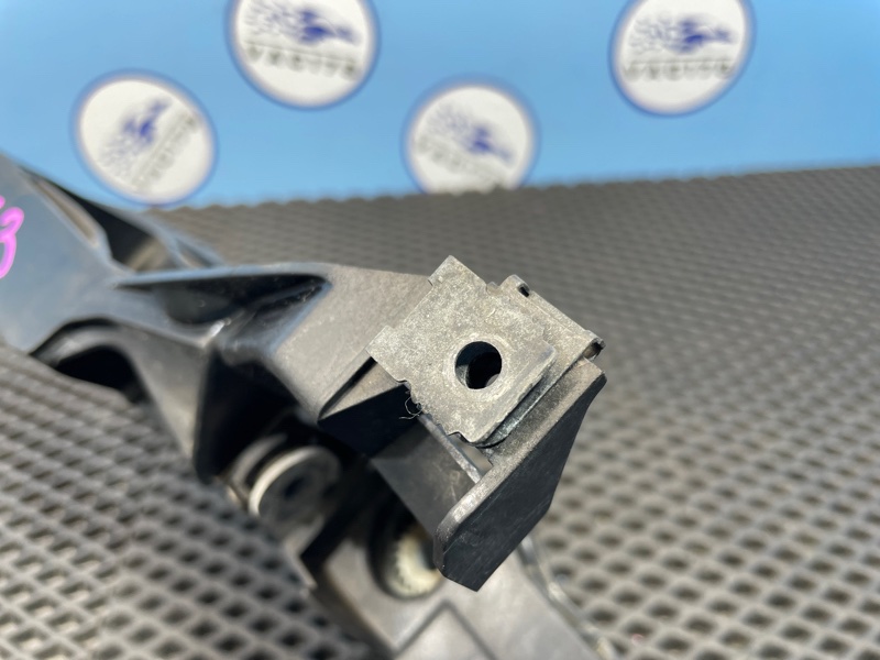 Кронштейн фар, 2000 рублей, Санкт-Петербург