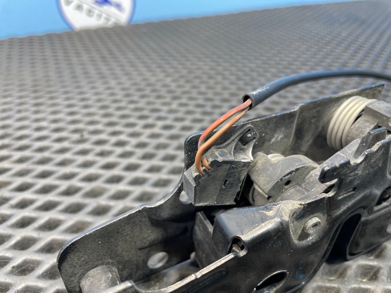 Замок капота, 2000 рублей, Санкт-Петербург