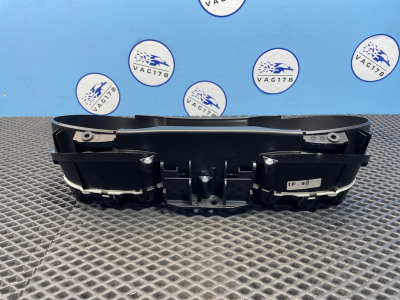 Панель приборов, 1000 рублей, Санкт-Петербург