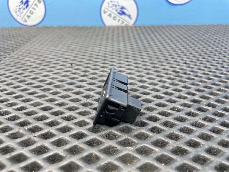 Кнопка открывания багажника, 1500 рублей, Санкт-Петербург