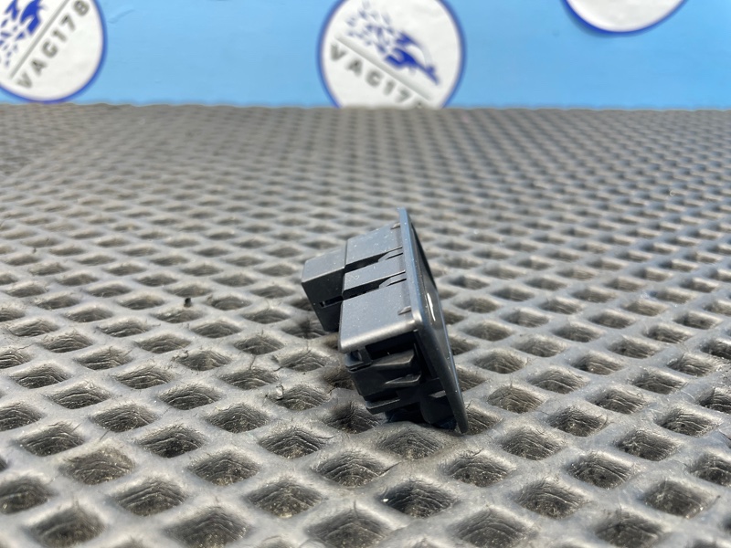 Кнопка открывания багажника, 1500 рублей, Санкт-Петербург