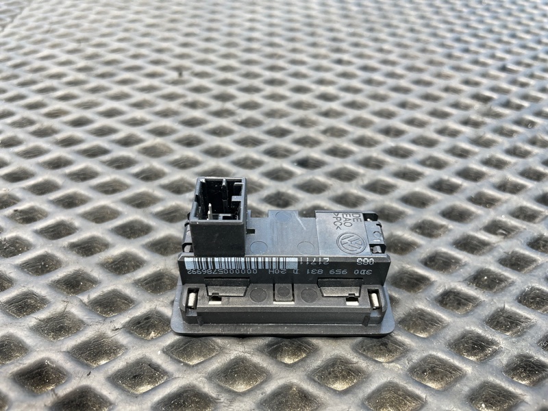 Кнопка открывания багажника, 1500 рублей, Санкт-Петербург