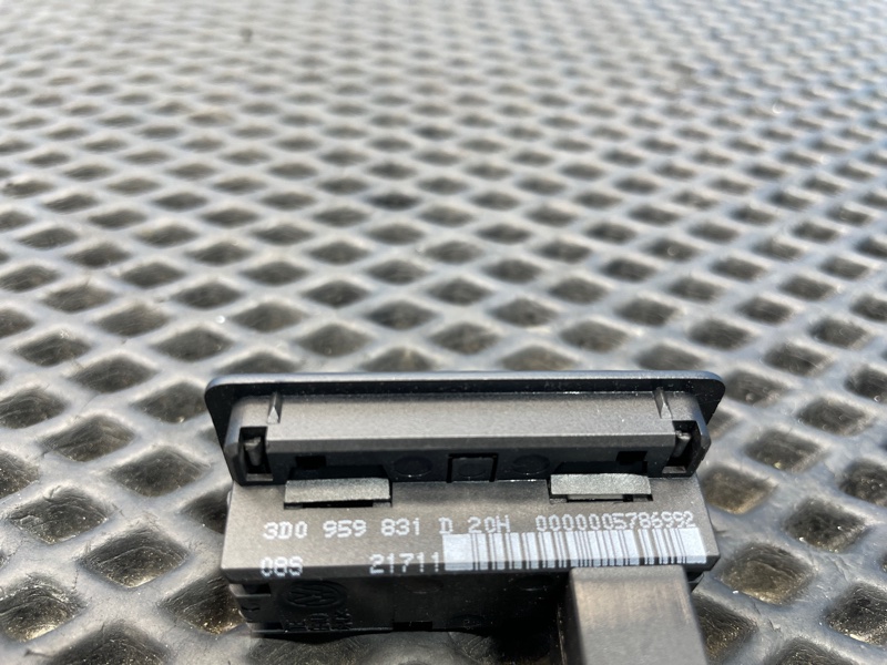 Кнопка открывания багажника, 1500 рублей, Санкт-Петербург