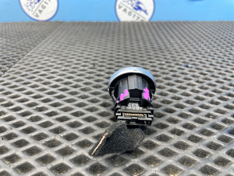 Кнопка запуска двигателя, 1000 рублей, Санкт-Петербург