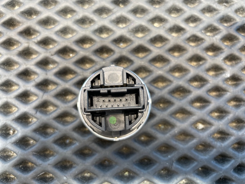 Кнопка запуска двигателя, 1000 рублей, Санкт-Петербург