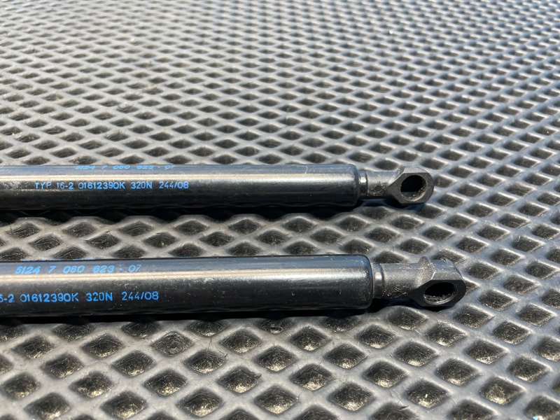 Амортизатор капота, 1000 рублей, Санкт-Петербург