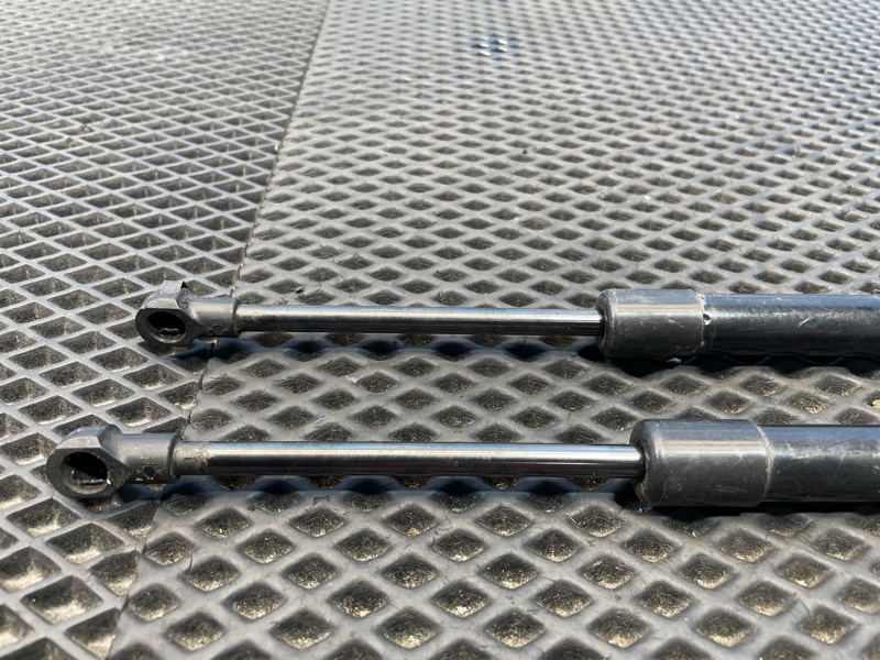 Амортизатор капота, 1000 рублей, Санкт-Петербург